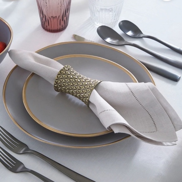 NWOT SFERRA White 100% Linen Dinner Napkins (set of 4) - Picture 2 of 2